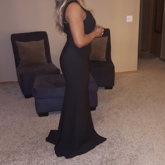 Amazingly stunning bandage floor length gown - Picture 2 of 7